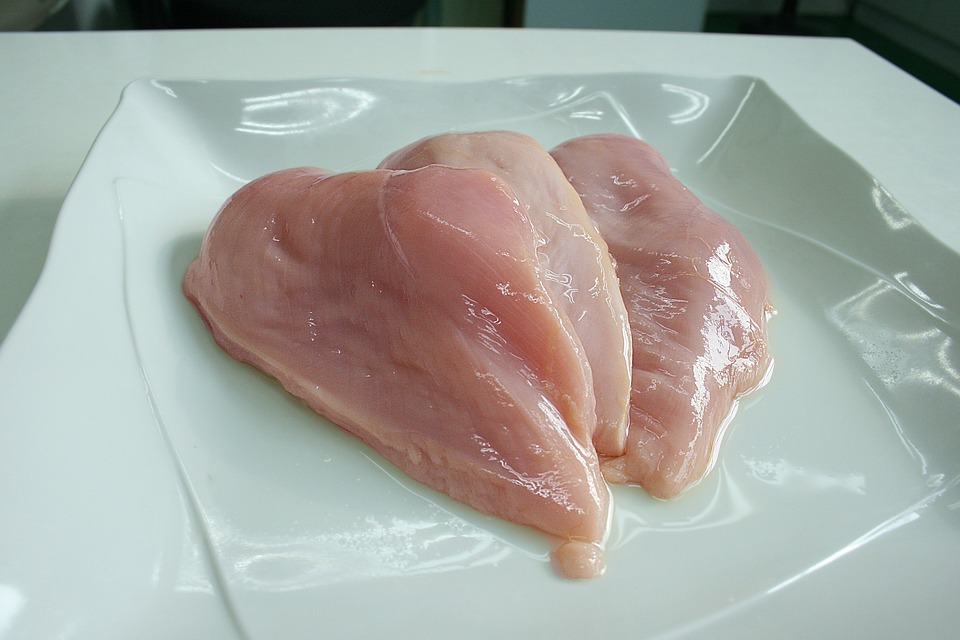 How much protein in 6 oz chicken breast?